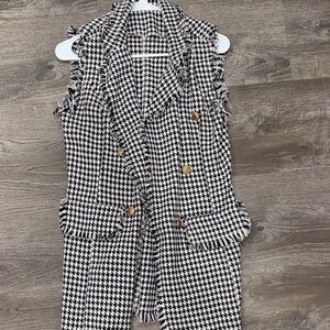 Houndstooth Sleeveless Vest with Fringe